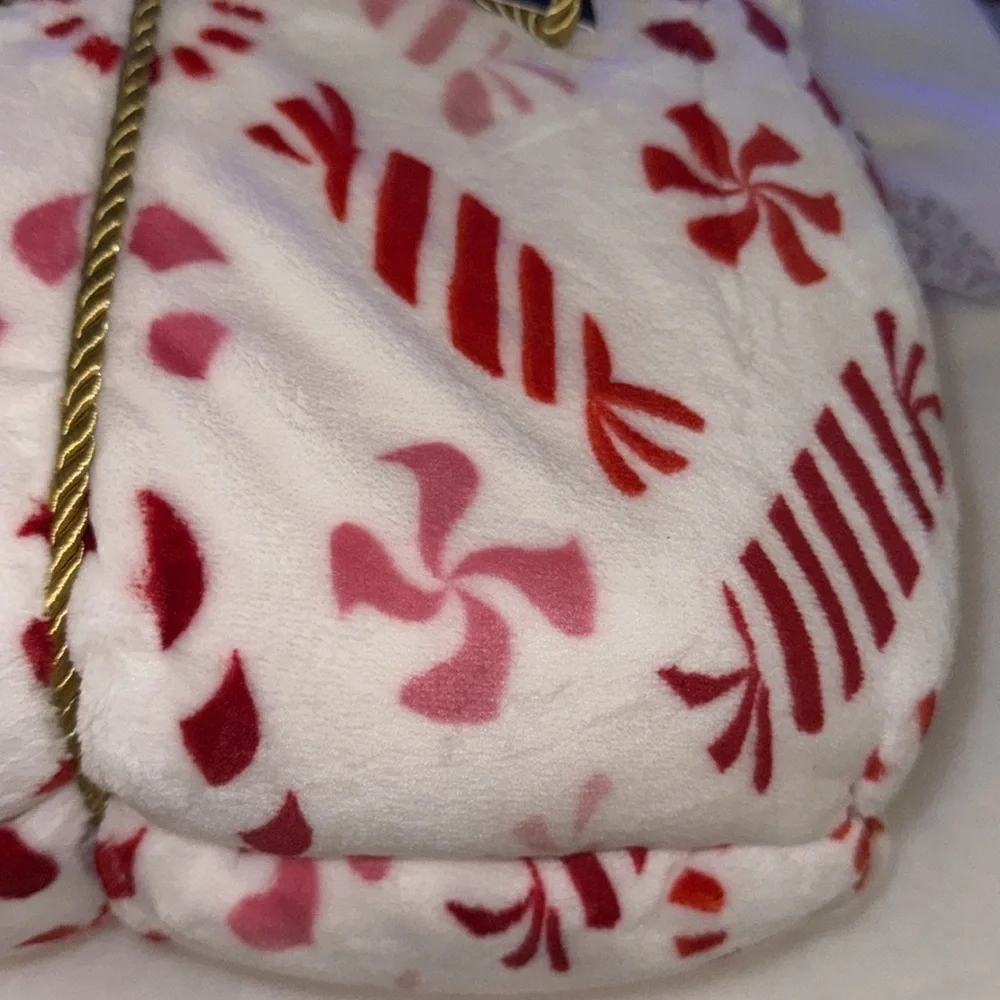 Rachel Roy full/queen Candy Cane Plush Blanket
